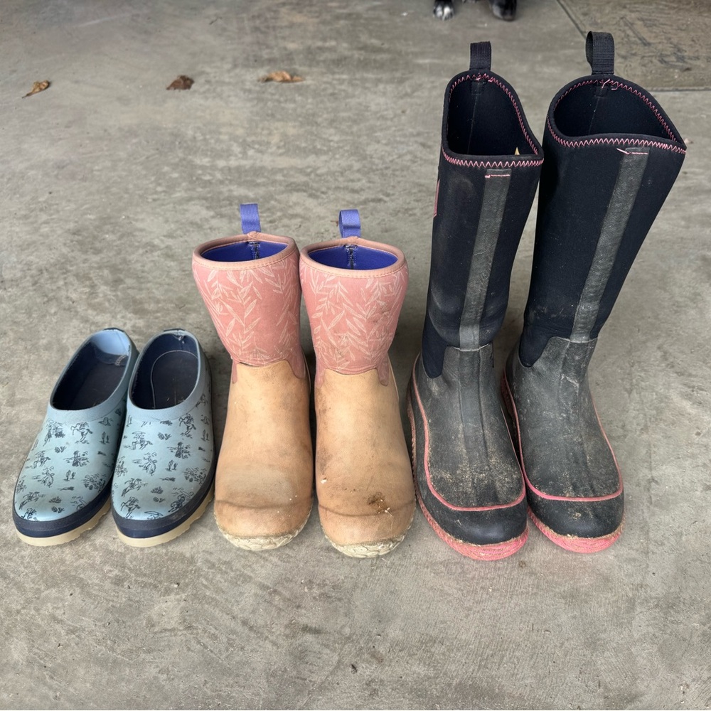 Barn boots